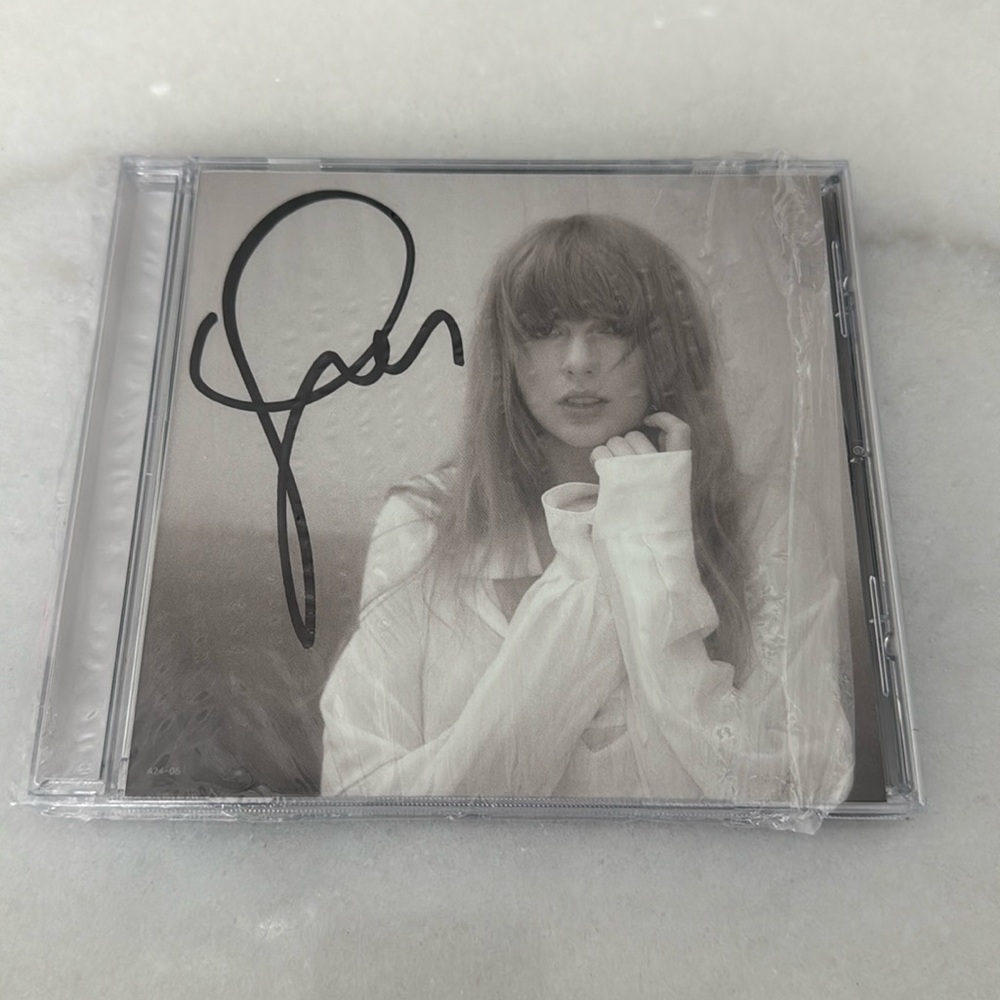 SIGNED Taylor Swift The Tortured Poets Department CD